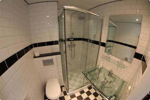 Fürdőszoba, Hotel Keistad in Lieve Vrouwekerkhof Fürdőszoba, Hotel Keistad in Lieve Vrouwekerkhof