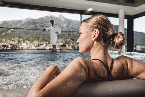 Vruća kupka, Post Seefeld - Wellnesshotel Tirol in Seefeld Vruća kupka, Post Seefeld - Wellnesshotel Tirol in Seefeld