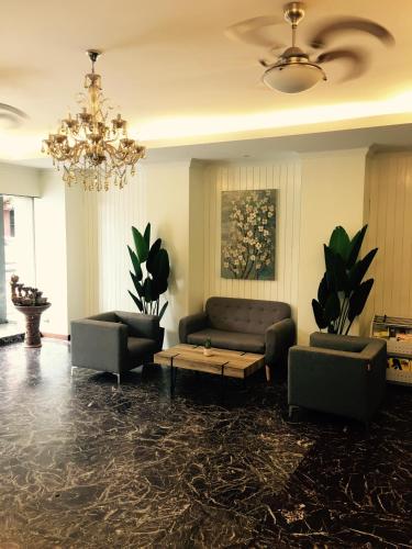 Lobby, D Eastern Hotel near Greentown Noodle House Lobby, D Eastern Hotel near Greentown Noodle House