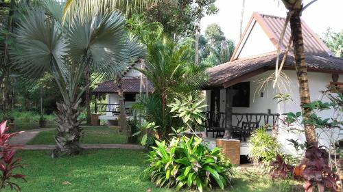 This photo about Beautiful Flower Resort shared on HyHotel.com