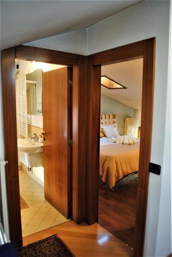 This photo about Dreaming Arena Rooms shared on HyHotel.com