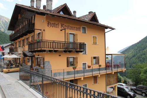 Exterior view, Hotel Mont Velan in Saint Oyen Exterior view, Hotel Mont Velan in Saint Oyen