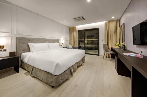 Wyndham Danang Golden Bay in Da Nang Wyndham Danang Golden Bay in Da Nang