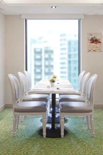 Restaurant, Silka Seaview Hotel in Yau Ma Tei Restaurant, Silka Seaview Hotel in Yau Ma Tei
