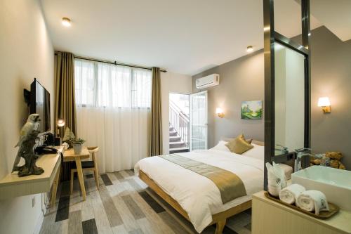 This photo about Guilin Lakeside Yige Hotel shared on HyHotel.com