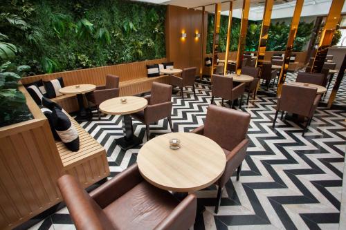 Restaurant, Royal Regency Palace Hotel in Flamengo Restaurant, Royal Regency Palace Hotel in Flamengo