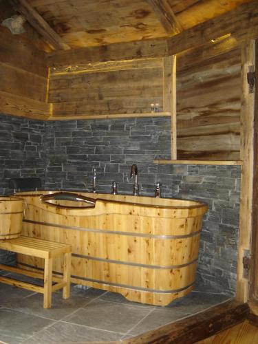 Bathroom, Reine des Aravis - chalet isole in Saint Nicolas La Chapelle Bathroom, Reine des Aravis - chalet isole in Saint Nicolas La Chapelle