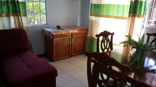 Golden Apple Cottage in Castara Golden Apple Cottage in Castara