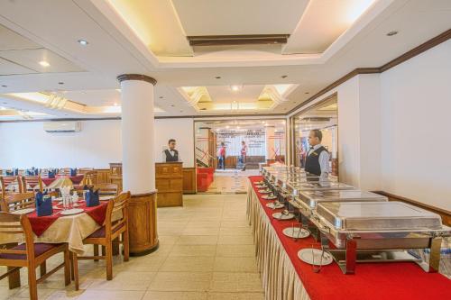 Restoran, Hotel Sea Crown in Cox's Bazar Restoran, Hotel Sea Crown in Cox's Bazar