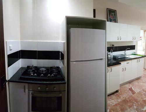 キッチン, Ezore Yam Apartmens - Elmali'akh St. 4 in バトヤム キッチン, Ezore Yam Apartmens - Elmali'akh St. 4 in バトヤム