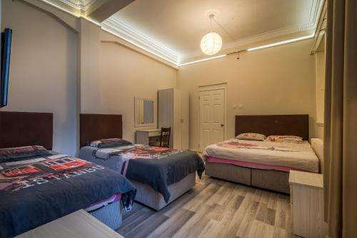 เอเรนเลอร์ โฮสเทล (Erenler Hostel) in เซอร์เคจิ เอเรนเลอร์ โฮสเทล (Erenler Hostel) in เซอร์เคจิ
