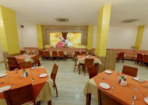 Restaurant, Parijatha Gateway Hotel near Orion Mall Restaurant, Parijatha Gateway Hotel near Orion Mall