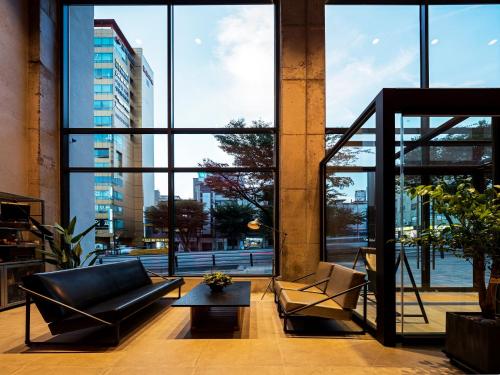 숙소 외관, H 에비뉴 호텔 동대문 성신 (H Avenue Hotel Dongdaemun Sungshin) near 고려대학교 숙소 외관, H 에비뉴 호텔 동대문 성신 (H Avenue Hotel Dongdaemun Sungshin) near 고려대학교