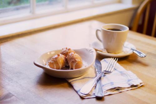 This photo about Inn at Baldwin Creek & Mary's Restaurant shared on HyHotel.com