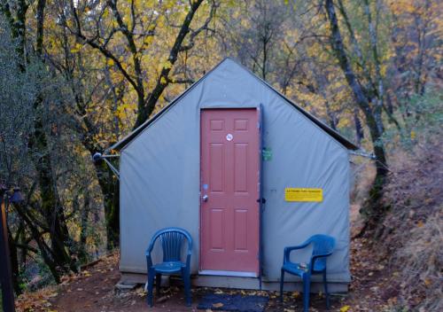 在meiguo.com看到的优胜美地布格乡村避暑山庄酒店的介绍图片