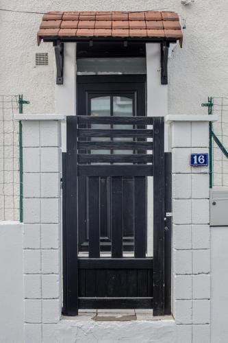 Entrance, BtoBed - Paris Le Bourget in La Courneuve Entrance, BtoBed - Paris Le Bourget in La Courneuve