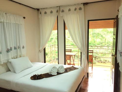 Jungle Huts Resort in Khao Sok (Suratthani) Jungle Huts Resort in Khao Sok (Suratthani)