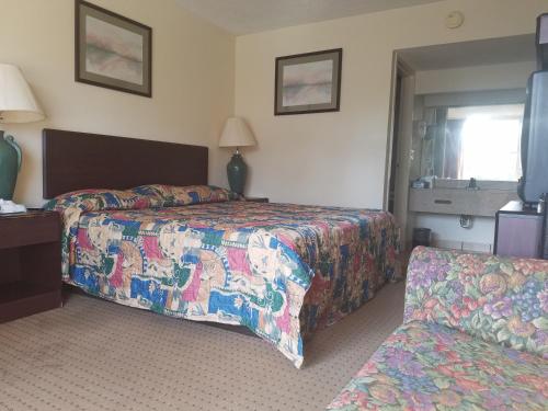 This photo about American Inn Skippers/Emporia Area shared on HyHotel.com