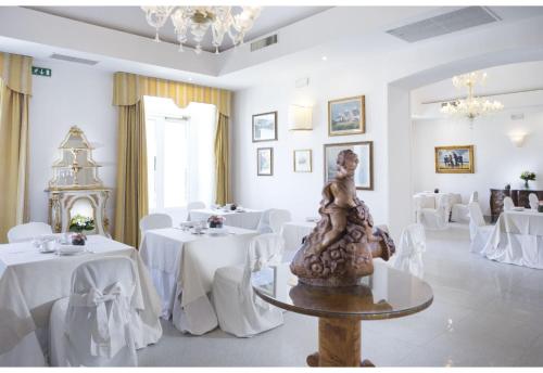 Étterem, Grande Albergo Internazionale in Brindisi Étterem, Grande Albergo Internazionale in Brindisi