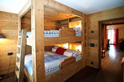 Guestroom, chesa la posta in Samedan Guestroom, chesa la posta in Samedan