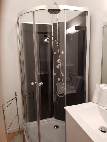 Bathroom, Appart Lille Centre in Fives Bathroom, Appart Lille Centre in Fives