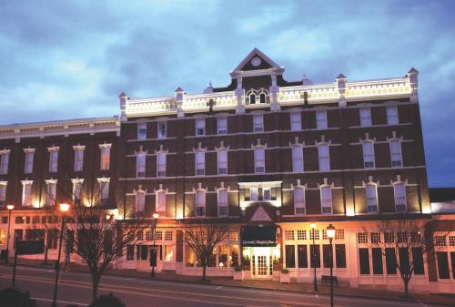 Buitenkant, General Morgan Inn in Greeneville Buitenkant, General Morgan Inn in Greeneville