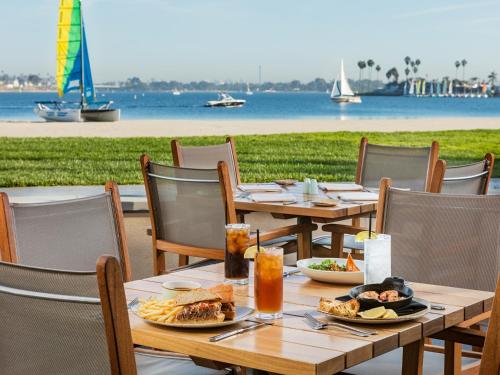Restaurant, Catamaran Resort Hotel and Spa in Pacific Beach Restaurant, Catamaran Resort Hotel and Spa in Pacific Beach