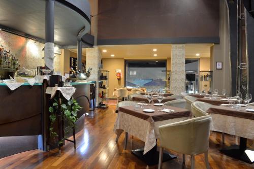 ห้องอาหาร, โรงแรมเด ปิตโตริ (Hotel Dei Pittori) near จัตุรัสวิตตอริโอ เวเนโต ห้องอาหาร, โรงแรมเด ปิตโตริ (Hotel Dei Pittori) near จัตุรัสวิตตอริโอ เวเนโต