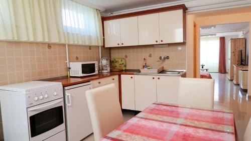 Cocina, Magyar Apartmanhaz IV. in Zalakaros Cocina, Magyar Apartmanhaz IV. in Zalakaros