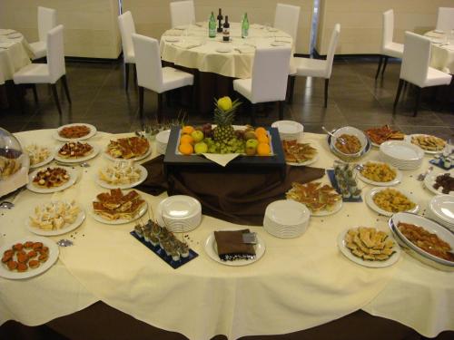 Food and beverages, Santa Loja Hotel Residence in Tito Food and beverages, Santa Loja Hotel Residence in Tito