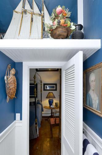 Porches on the Towpath Private Quarters
Porches on the Towpath Private Quarters