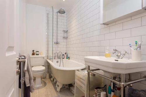 This photo about One Bedroom Apartment near Brixton Station shared on HyHotel.com