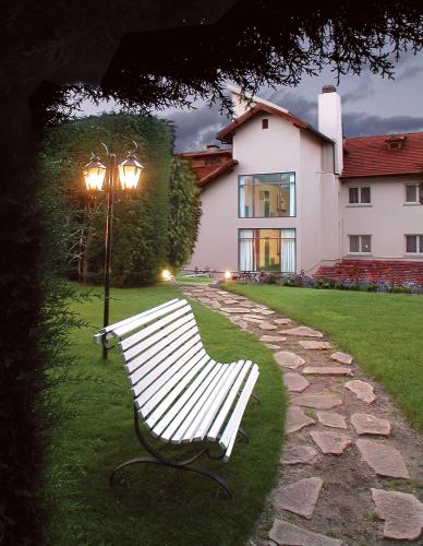 Garden, Hotel Tres Reyes in San Carlos de Bariloche Garden, Hotel Tres Reyes in San Carlos de Bariloche