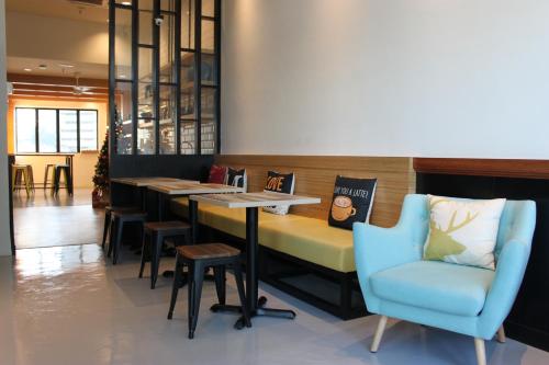 Shared lounge/TV area, Big M Hotel in Chinatown Shared lounge/TV area, Big M Hotel in Chinatown