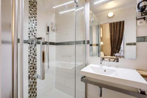 This photo about Hotel Opera Maintenon shared on HyHotel.com