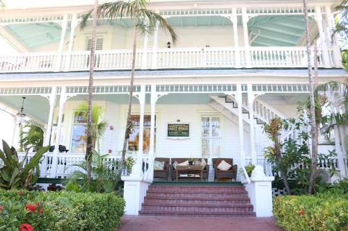Southernmost Point Guest House & Garden Bar