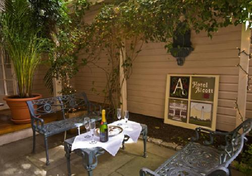 在meiguo.com看到的The Hotel Alcott的介绍图片