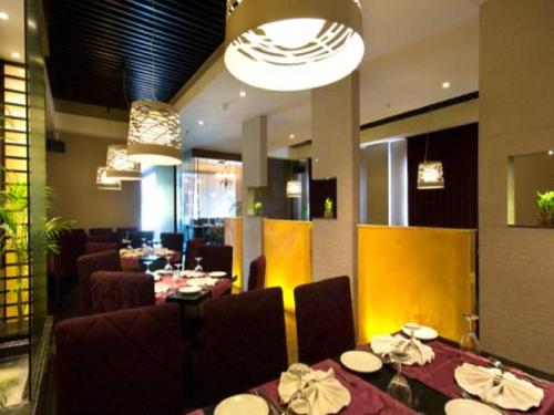 レストラン, ザ ファーン レジデンシー、チャンディーガル (The Fern Residency, Chandigarh) in チャンディガル レストラン, ザ ファーン レジデンシー、チャンディーガル (The Fern Residency, Chandigarh) in チャンディガル
