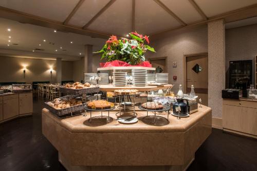 Food and beverages, FlyOn Hotel & Conference Center in Bologna Food and beverages, FlyOn Hotel & Conference Center in Bologna