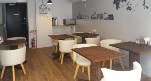 Shared lounge/TV area, B&B Nagomi in Itabashi Shared lounge/TV area, B&B Nagomi in Itabashi