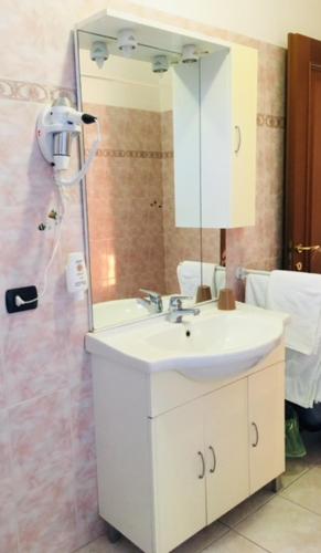 Bathroom, Le case di Pone in Cologno Monzese Bathroom, Le case di Pone in Cologno Monzese