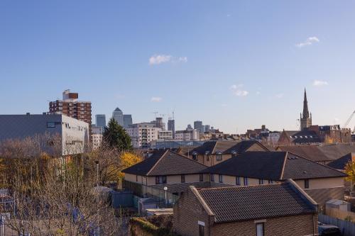 This photo about Modern, Stylish 1-Bed In Shadwell shared on HyHotel.com