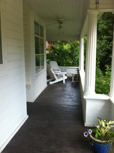 Entrance, Sir Edgar House B&B in Dauphin Entrance, Sir Edgar House B&B in Dauphin