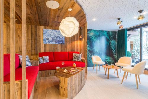 Shared lounge/TV area, Hotel Eterlou in Meribel Shared lounge/TV area, Hotel Eterlou in Meribel