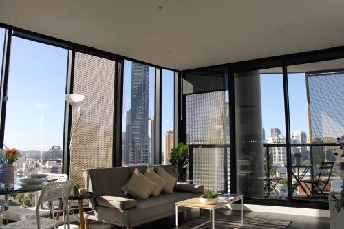 Spectacular Views of CBD by FV with Free Car Park, Brisbane Spectacular Views of CBD by FV with Free Car Park, Brisbane