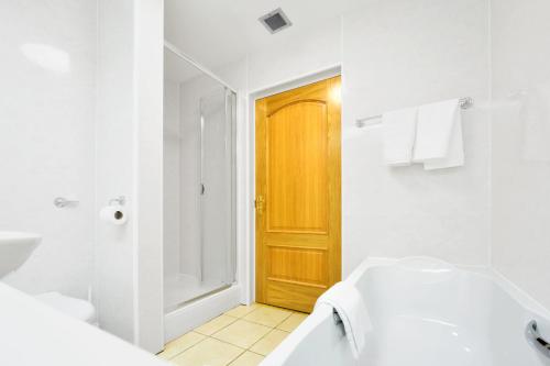 Bathroom, Peggyslea Farm B&B in Penicuik Bathroom, Peggyslea Farm B&B in Penicuik