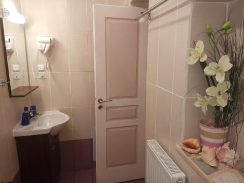 This photo about Xenonas ΚITHΑIRON shared on HyHotel.com