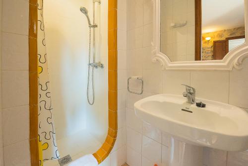 This photo about Lhort shared on HyHotel.com