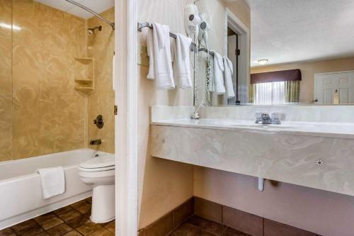 This photo about Rodeway Inn by Choice Properties shared on HyHotel.com