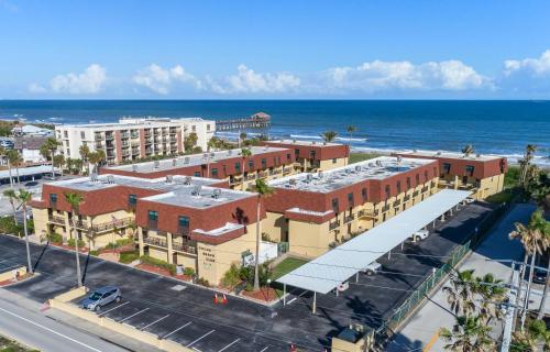 Exterior view, Cocoa Beach Club in North Atlantic Avenue Exterior view, Cocoa Beach Club in North Atlantic Avenue